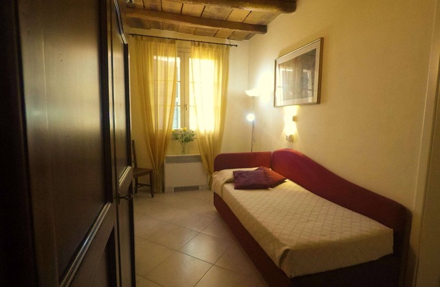 Classic single room in 16th century farmhouse