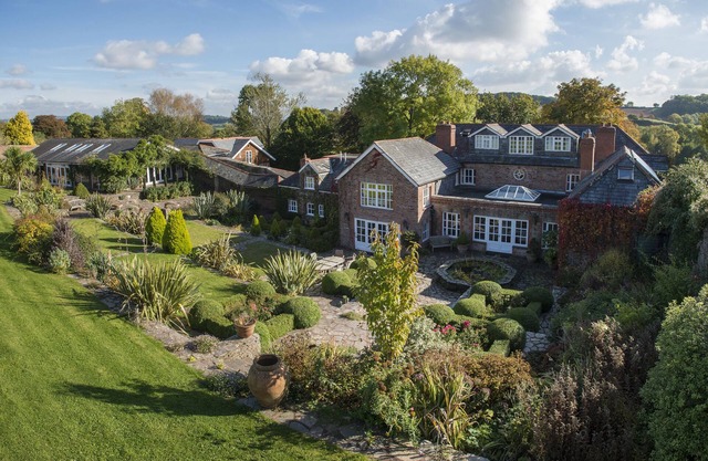 Classic Country House with Heated Indoor Pool Complex and Private Walled Garden