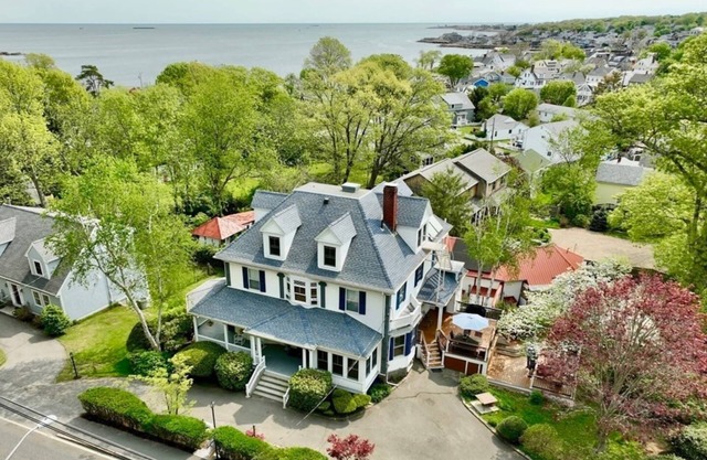 Classic New England: Big Family Home; Spas|Garden|FirePit; walk to beach, shops.