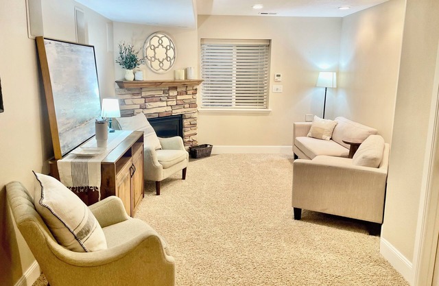 Clean and pretty 1-bedroom basement with AC, WiFi in ideal location in Orem