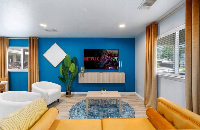 Clean & Convenient Austin Stay, Fast Wi-Fi + Minutes to Airport & I-35!