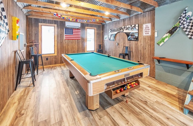 Clean Fresh Spacious in Lake Harmony!