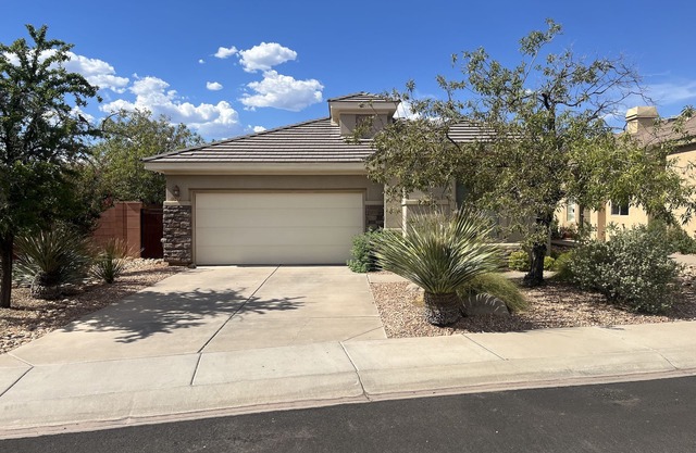 CLEAN, Quiet, Gorgeous Views, Pet Friendly