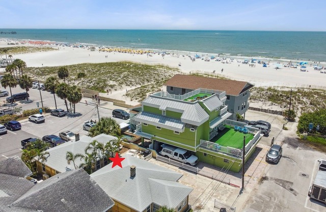 Clearwater Beach Cottage 15H/Walk to the Beach!