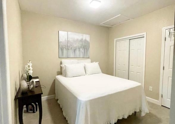 Clearwater's Gem (9 MINUTES TO BEACH & PRVT ENT SUITE)