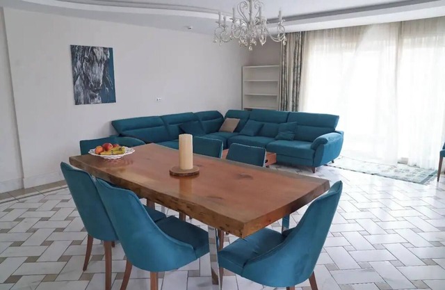 Cleopatra Beach Ultra-Luxury 3-bedroom Penthousenn