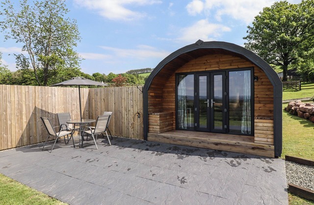 CLEUGH LODGE, pet friendly, country holiday cottage in Lockerbie