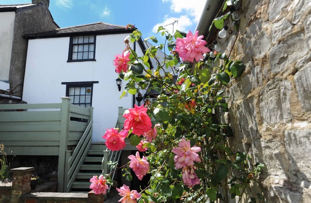 CLEVE HOUSE, family friendly, country holiday cottage in Lyme Regis