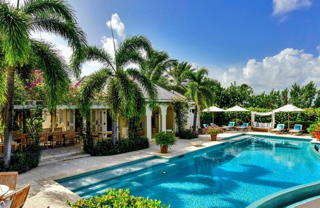 CLICK CONTACT MANAGER - SPECIAL RATES CERTAIN WEEKS - 7 bedroom beachfront Estate Villa