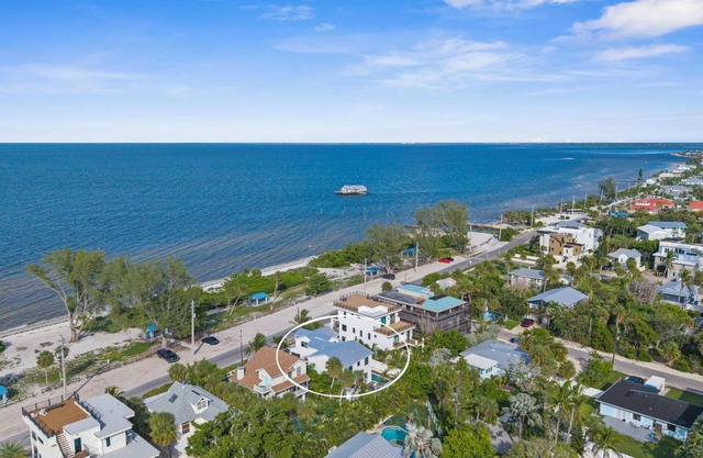 ⚓Click for Discount! Bay Dreamin! Walk to the Beach, Pier, & Pine Ave! Heated Pool!⚓⛳🏖🌅