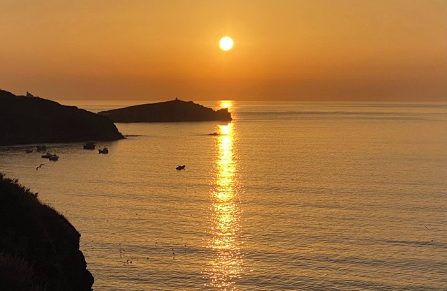 Cliff- top apartment with breathtaking sea views, Newquay, Cornwall