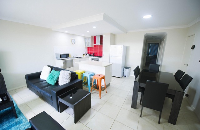 Close to Airport, Shops, Hospital & Transport - FREE WiFi - Netflix - Stan - Apple TV - Hospital - Swan Valley - Perth Hills - FIFO - Shops - Train - Airport