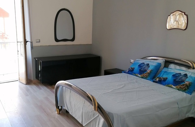 Close to Naples, Pompeii and 100 meters from boarding to Capri, Amalfi and Positano