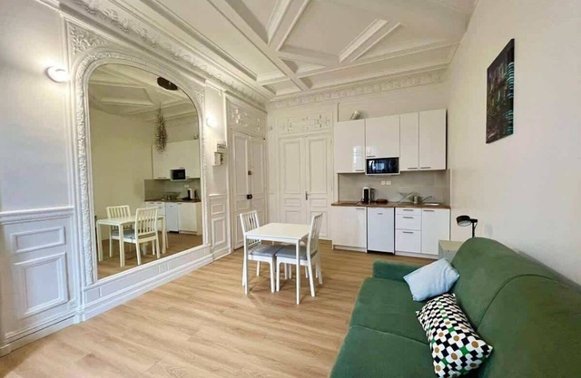 Close to Paris - The Boudoir