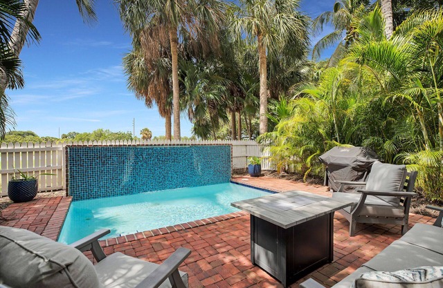 Close To Perfect nTropical Elegance in the Heart of Key West Golf Club w/Pool