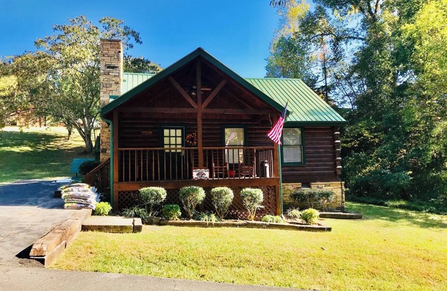 Close to Sevierville Convention Center, Wilderness Resort, downtown Sevierville!