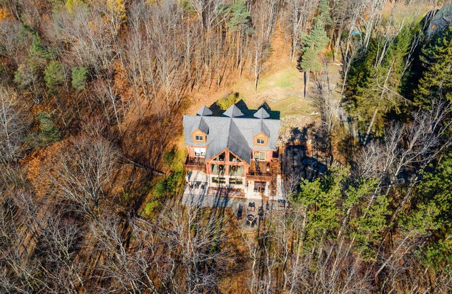 Close to ski slopes and center of ellicottville