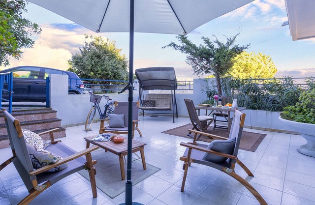 Close to the beach and near to the municipal swimming pool and tennis courts
