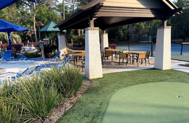 Close to the beach, golf and peaceful setting in Shipyard.