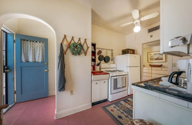 Close to U of A/1 BR 1 BA/Sam Hughes/Patio