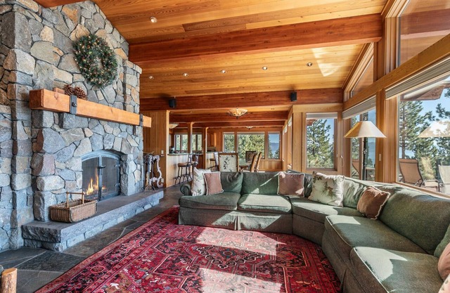 Clouds Rest in Dollar Point By Tahoe Getaways - Lake views - Hot Tub & Game Room