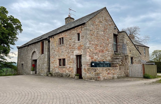 CLOVE COTTAGE, pet friendly, with a garden in Appleby-In-Westmorland