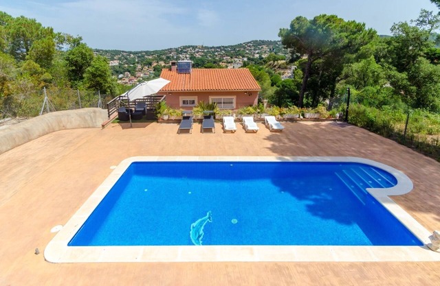 Club Villamar - A 6 person villa with a swimming pool and lots of privacy, a diversity of terrace.