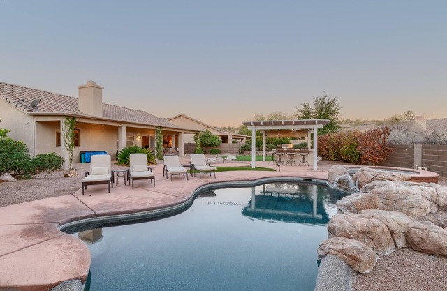 Club Wolff West - Enjoy Tucson in Style. Pool, hot tub, outdoor kitchen, view