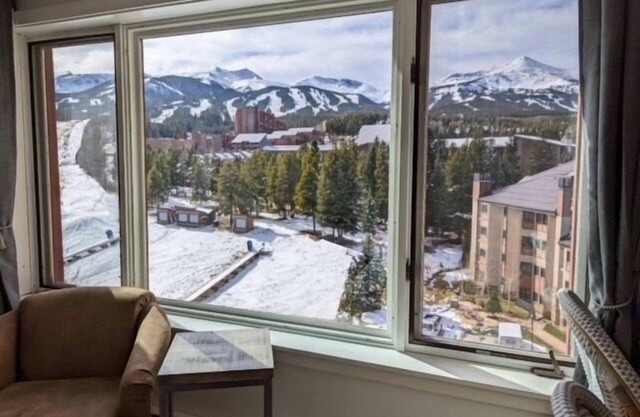 CO-Mountain Views and Main St. Too