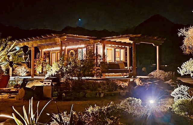Coachella fest & Stagecoach cabins Spectacular View, 5 minutes to Palm Desert!