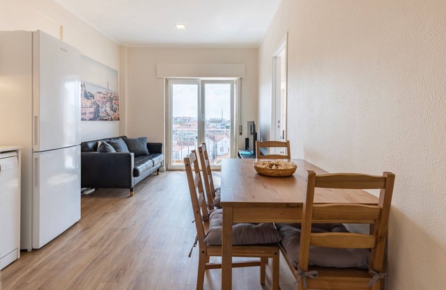 Coastal Comfort - 5min from Beach by LovelyStay