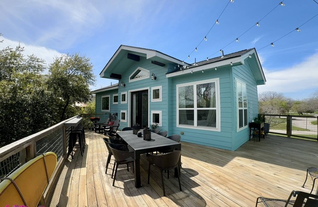 Coastal Cottage on the Guadalupe River!
