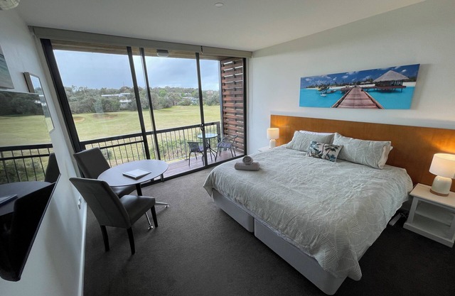 Coastal Cove Suite with balcony - close to hot springs.