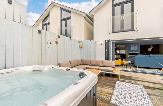 Coastal Dreams - Four Bedroom House, Sleeps 8