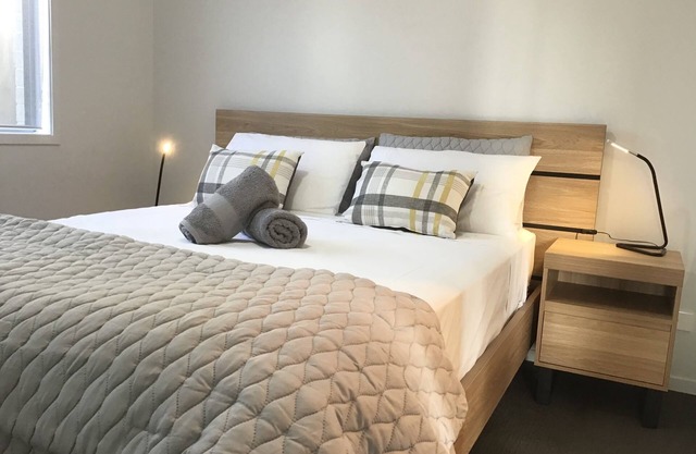 Coastal Holiday Min from Waterfront Beach Shops Redcliffe Market OFF STREET PARK
