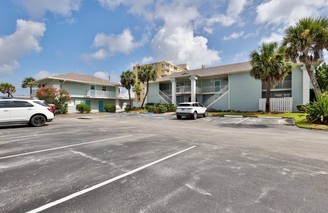 Coastal Life 206 - A 2nd floor studio with 2 single beds
