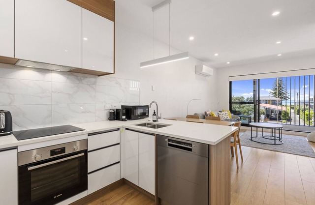 Coastal Paradise - Orewa Holiday Home