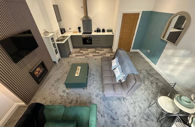 Coastal Residence | Central | 2 Beds | Contractors