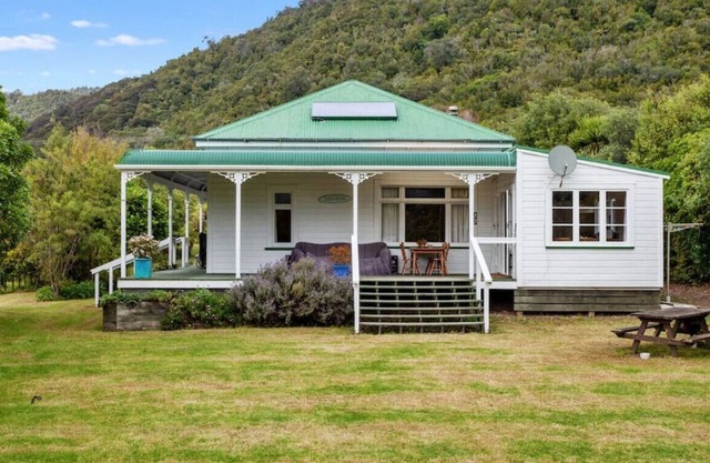 Coastal Retreat at Whanarua Villa