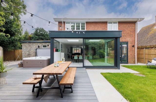Coastal Retreat for 10 with Hot Tub