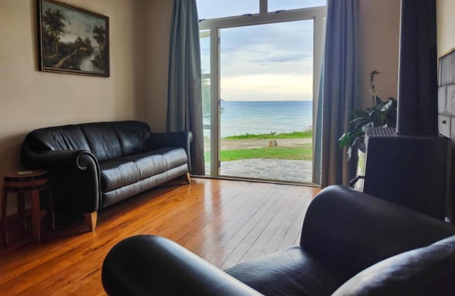 Coastal Rural Haven with mind blowing Sea Views! 10 minutes South of Moeraki.