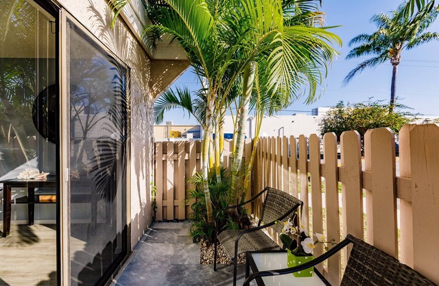 Coastal townhome 6 miles from Siesta Key - 30day minimum stay
