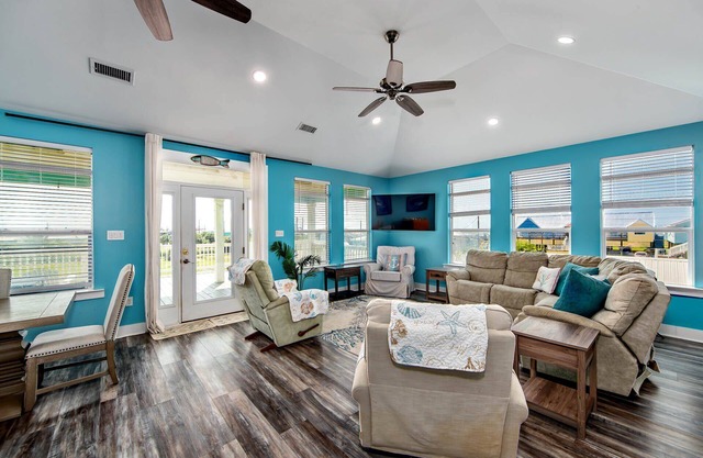 Coastal View: A charming 3-bedroom camp in Grand Isle, LA, across from the beach.