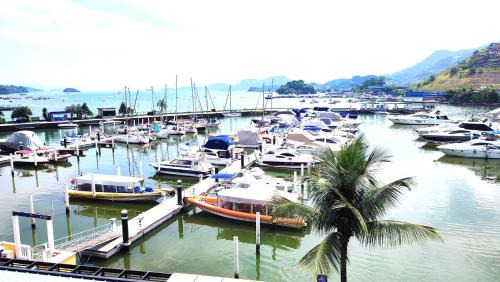 Cobertura frente mar , um andar , na Marina Piratas com estacionamento gratuito