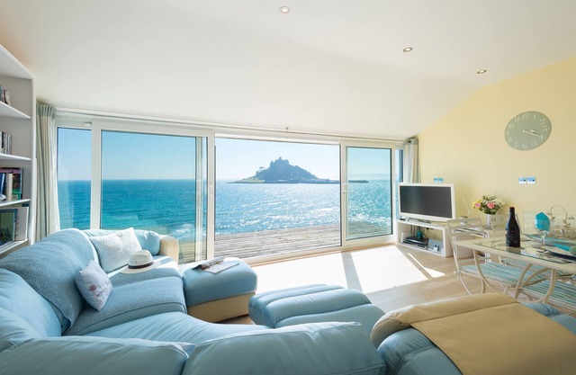 Cockleshell Cottage, pristine luxury and tranquility