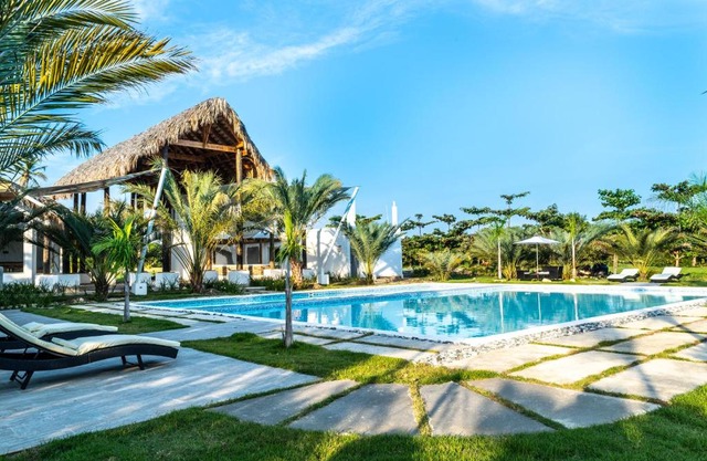 Coconut Paradise Beach Hotel
