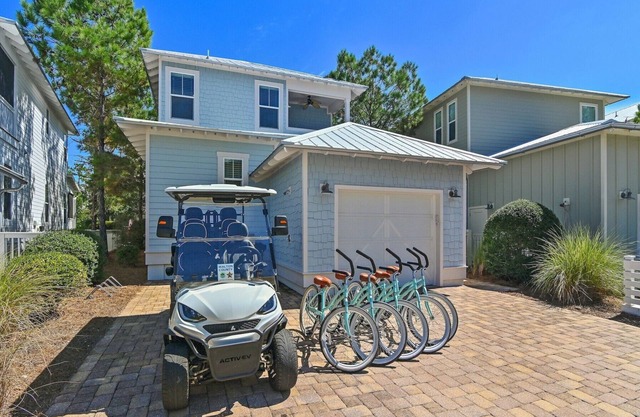 Cole Beck's Cove 4BR Coastal Retreat w/Golf Cart & Bikes, Sleeps 10, Pools & Beach Access