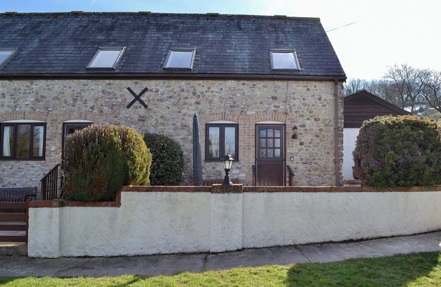 Colombo Cottage boasts a beautiful location with countryside views.