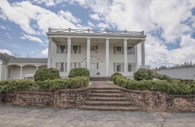 Colonial 511, Kingston, TN