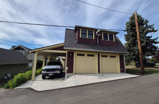 Colonial Flat in NW Everett